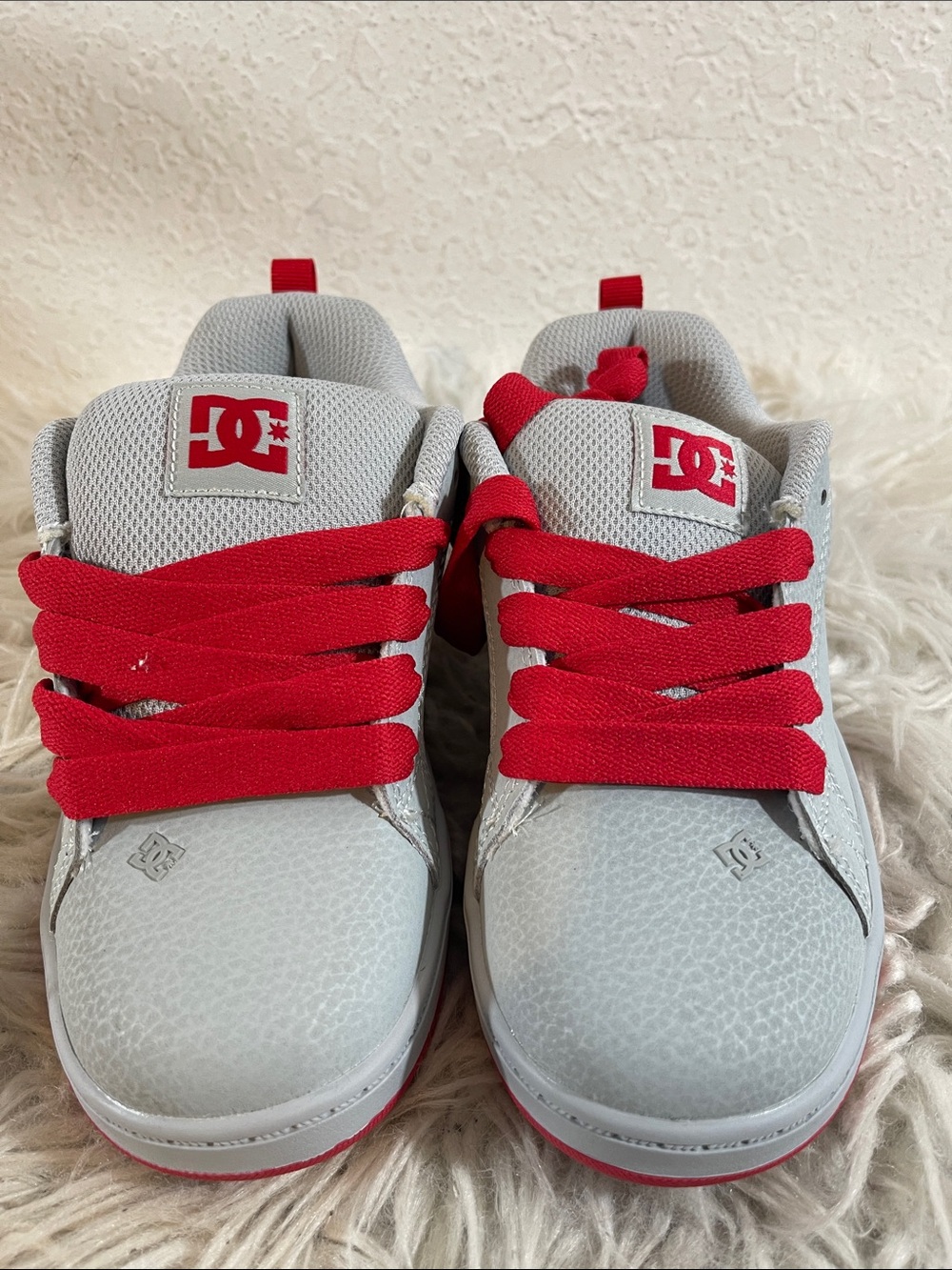 DC SHOE KIDS' COURT GRAFFIK SHOES GREY & RED SIZE 2 NEW - Picture 2 of 14